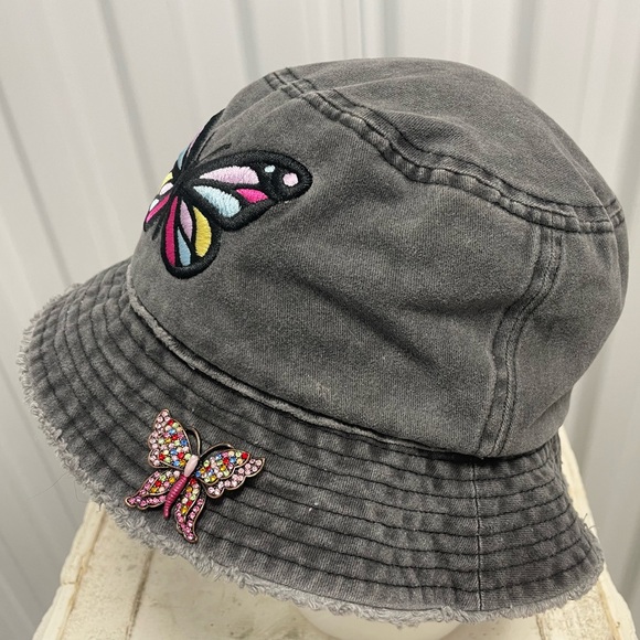 David and Young embroidered butterfly bucket hat with & vintage rhinestone pin - Picture 5 of 15